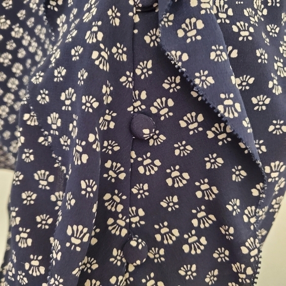 Veronica Beard Size 6 100% Silk Navy Blue Lotus Print Ruffle Blouse Dry Cleaned - Picture 10 of 14